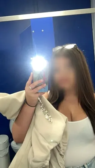 Amina, 18