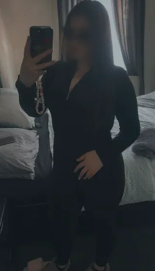 Elina, 25