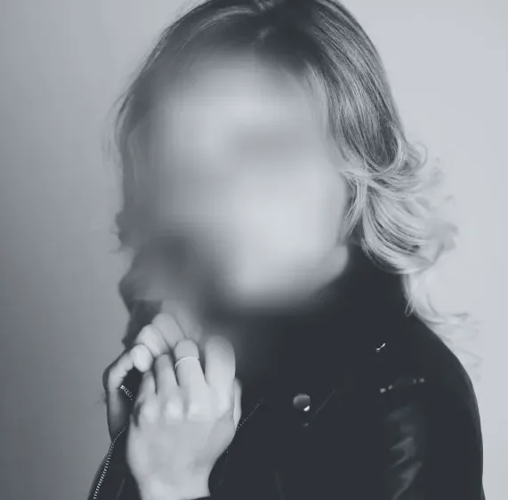 Ella, 33