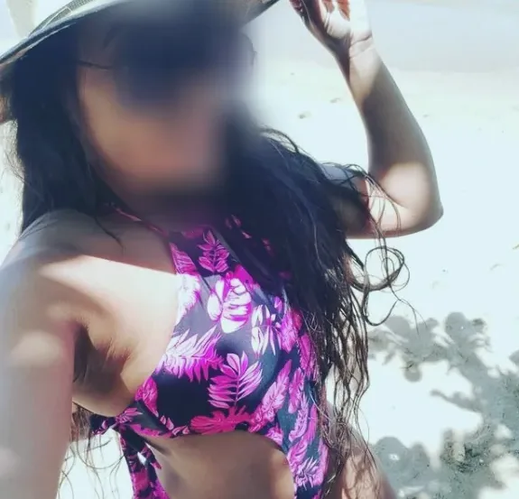 Ella, 35
