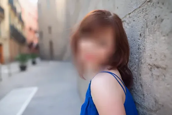 Emmi, 40