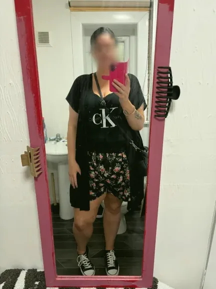 Jenni, 37