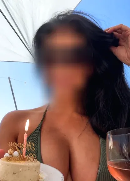 Laura, 40