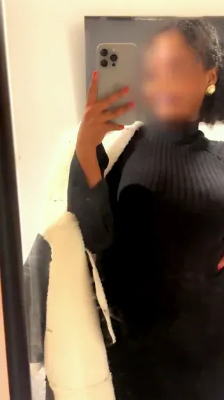 Nina, 25